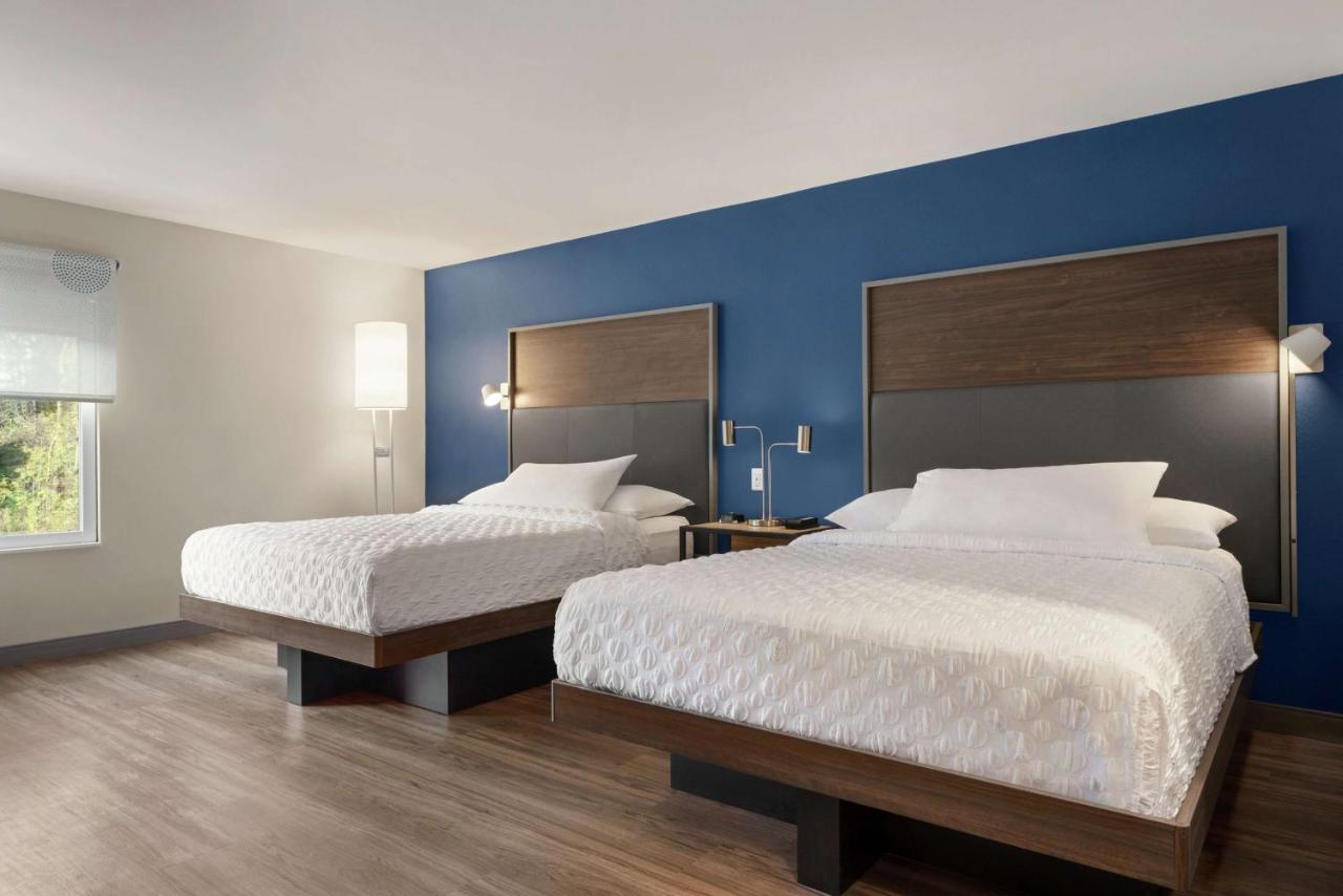 Queen Room with Two Queen Beds - Mobility Accessible at Tru by Hilton Duluth Mall Area