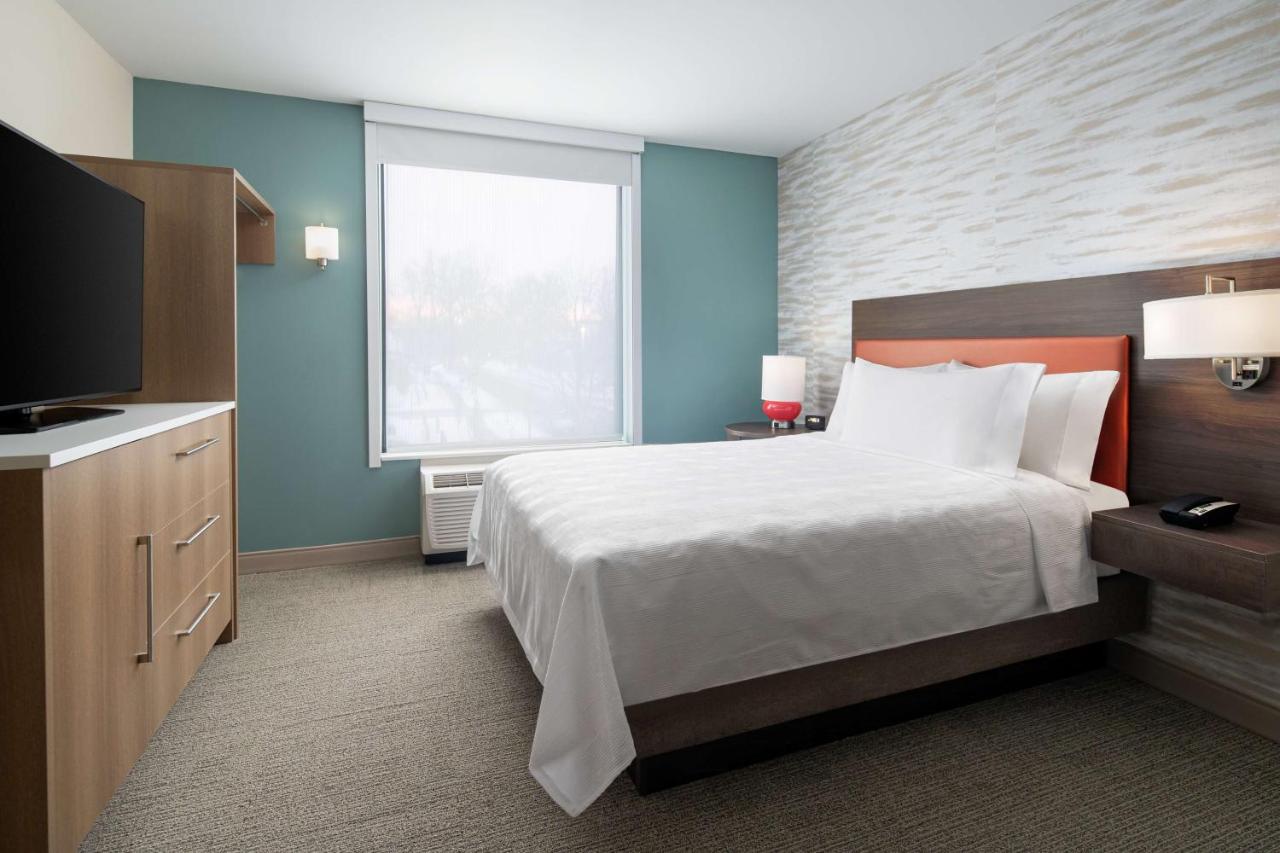 Queen Studio - Non-Smoking at Home2 Suites by Hilton Des Moines at Drake University