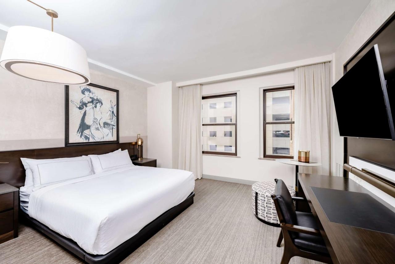King Room - Mobility Accessible with Bathtub at Hotel Fort Des Moines, Curio Collection by Hilton