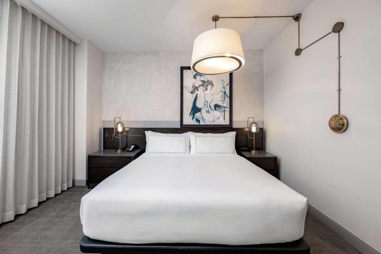 King Room at Hotel Fort Des Moines, Curio Collection by Hilton