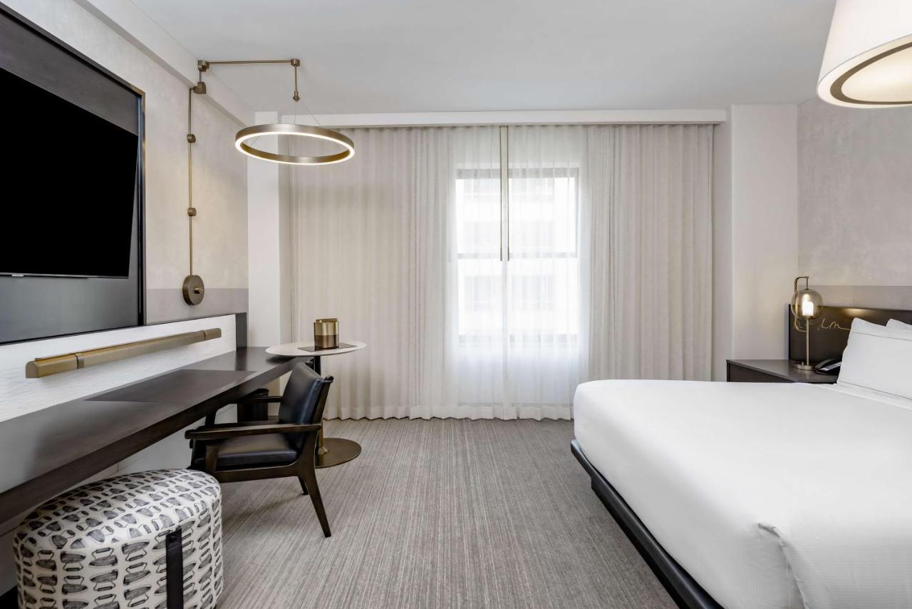 King Room at Hotel Fort Des Moines, Curio Collection by Hilton