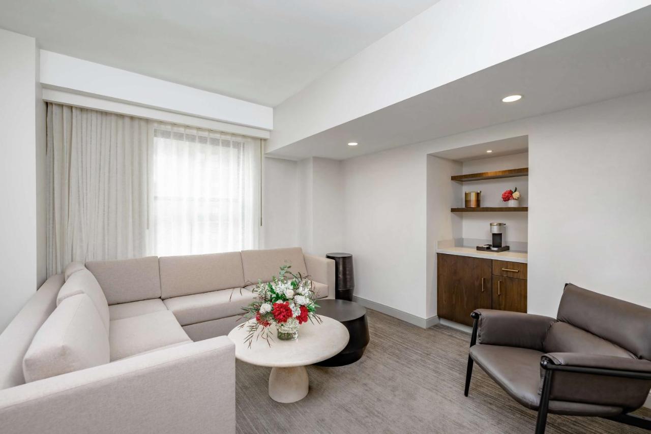 King Studio Suite with Sofa Bed at Hotel Fort Des Moines, Curio Collection by Hilton