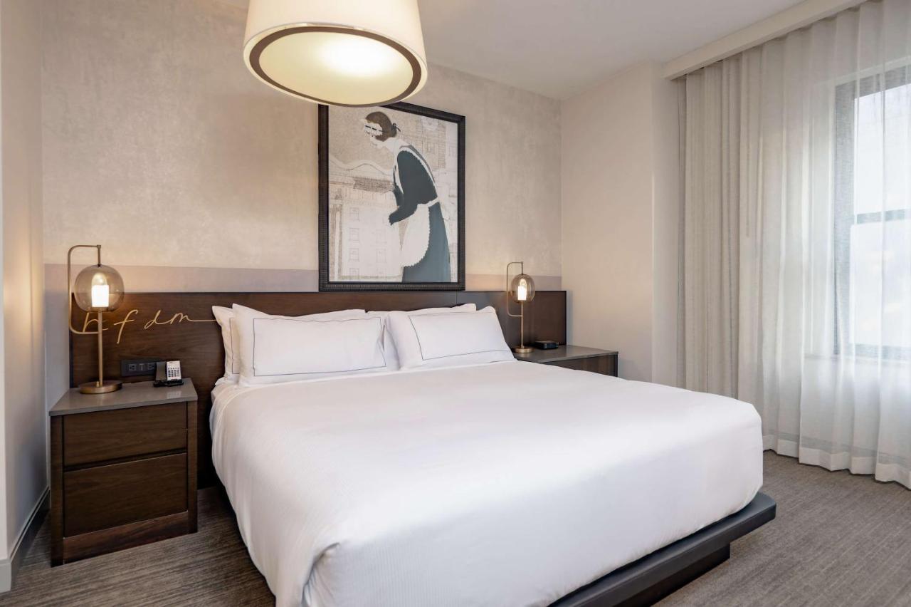 King Room at Hotel Fort Des Moines, Curio Collection by Hilton