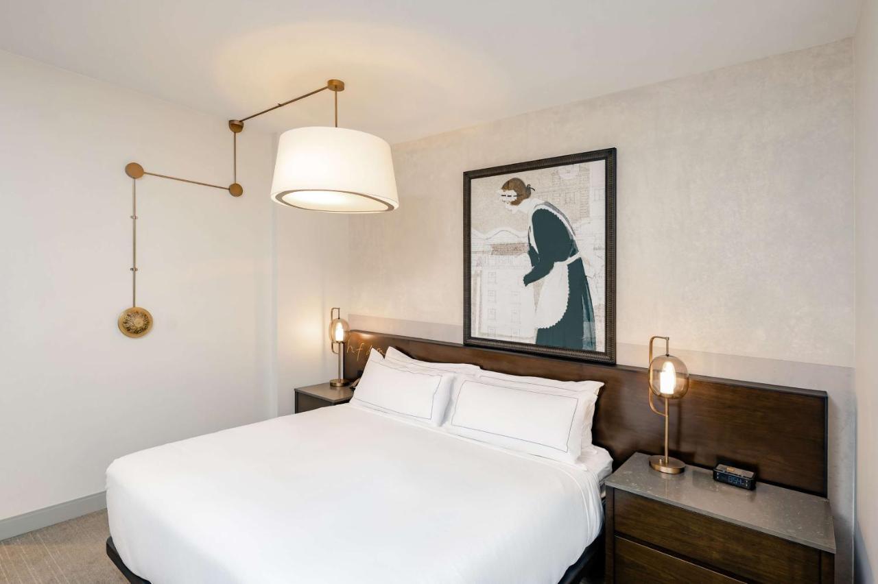 King Room at Hotel Fort Des Moines, Curio Collection by Hilton