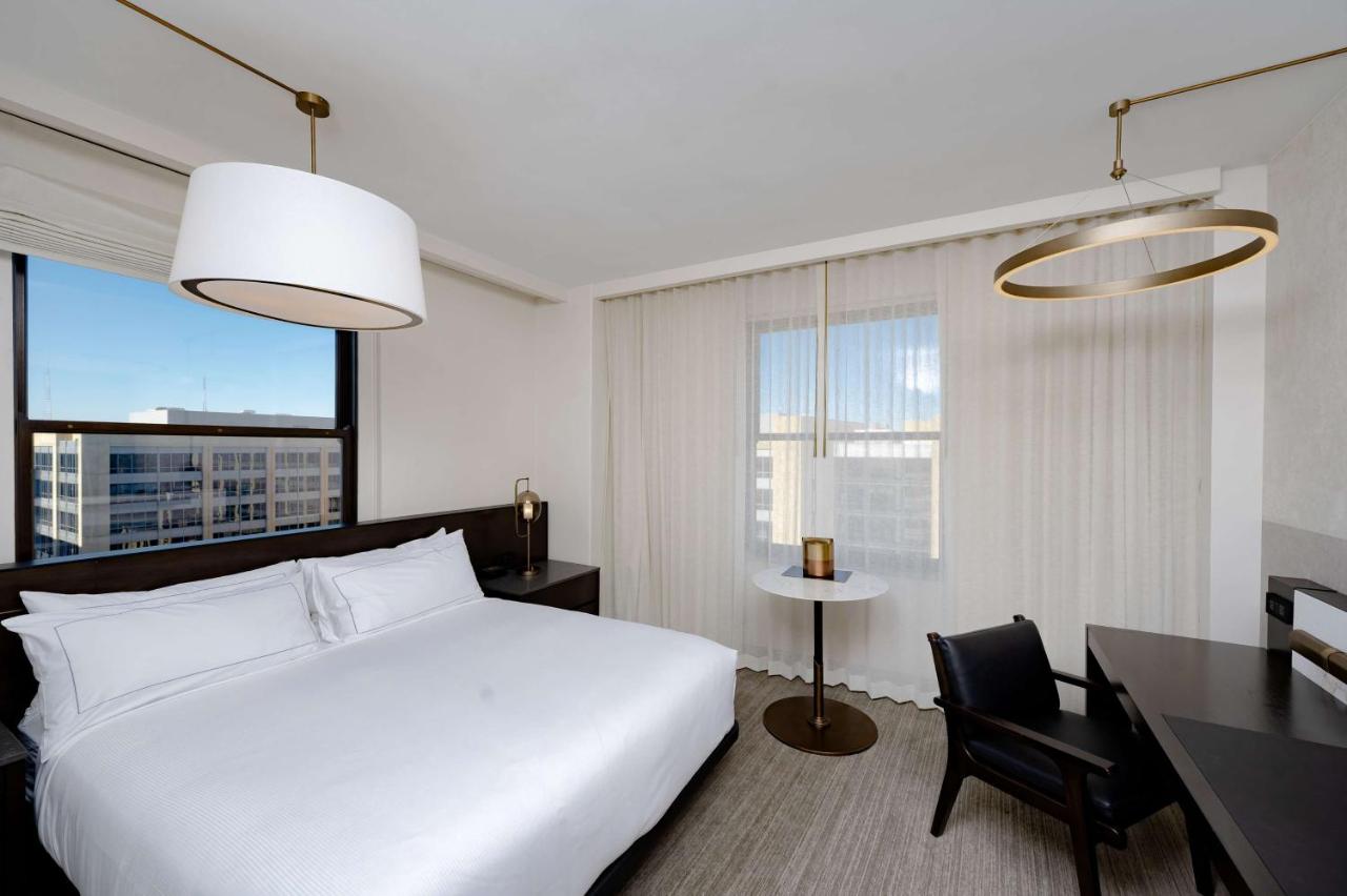 King Corner Room at Hotel Fort Des Moines, Curio Collection by Hilton