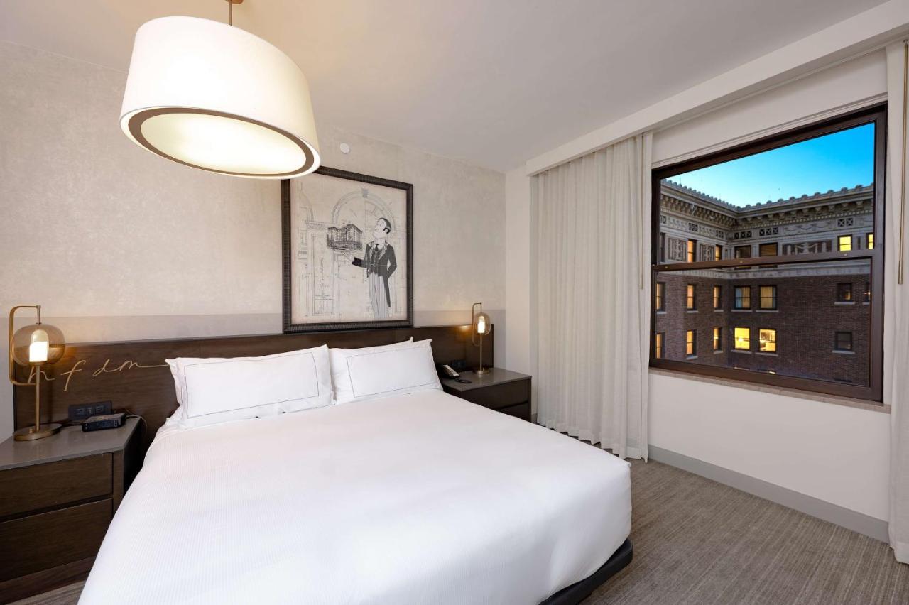 King Corner Room at Hotel Fort Des Moines, Curio Collection by Hilton