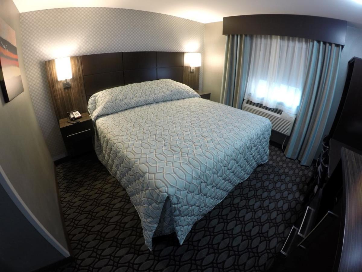 | Red Carpet Inn Elmwood