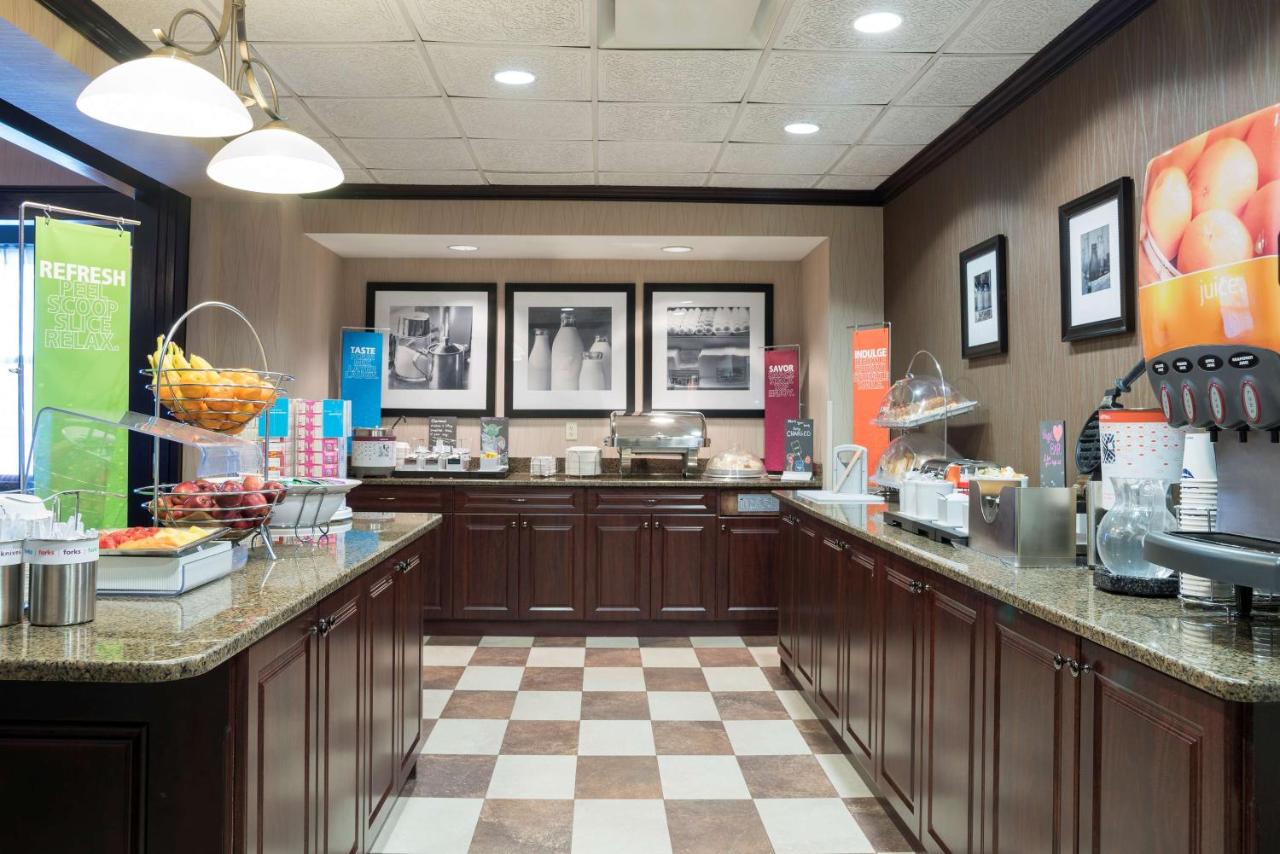 | Hampton Inn Detroit Roseville