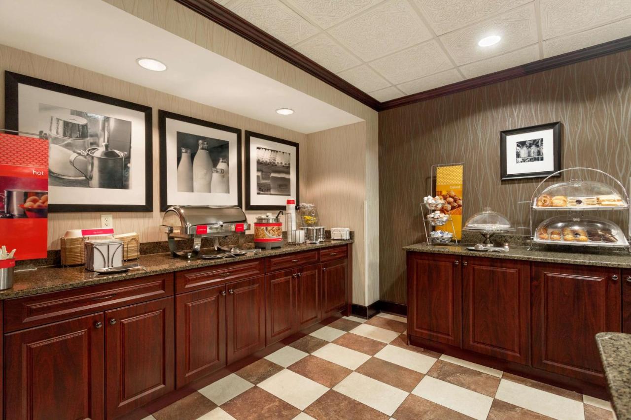 | Hampton Inn Detroit Roseville