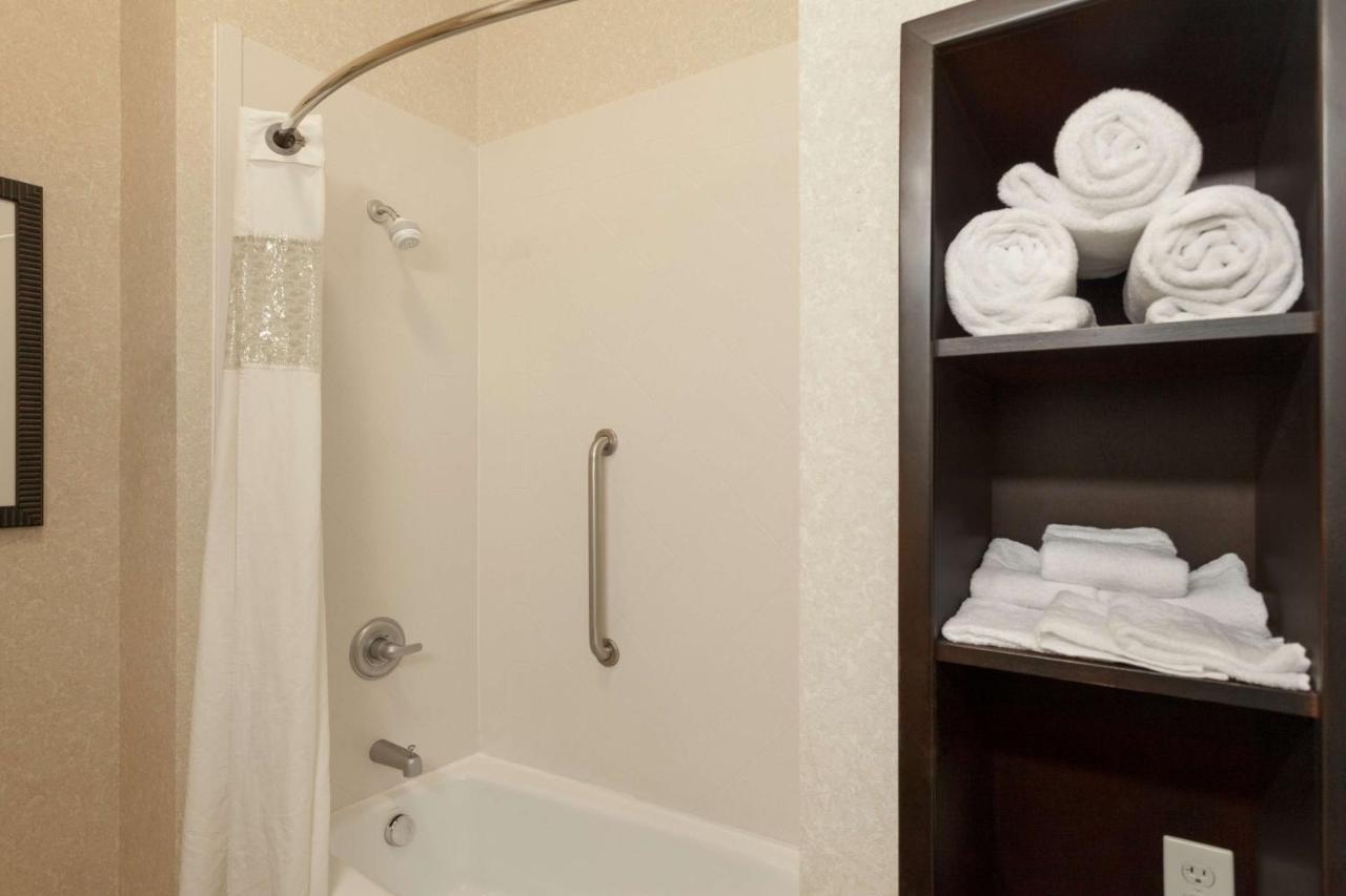| Hampton Inn Detroit Roseville