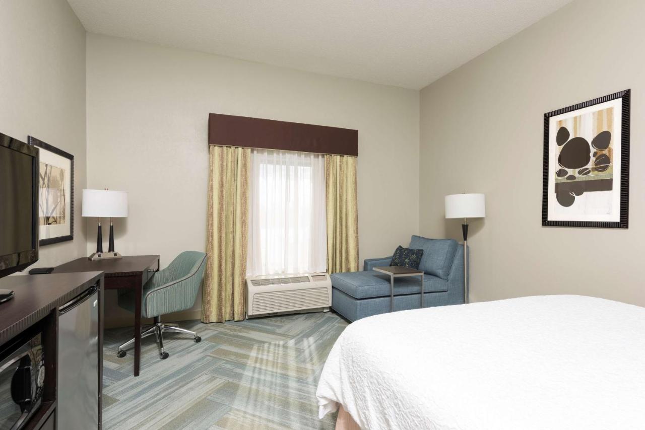 | Hampton Inn Detroit Roseville