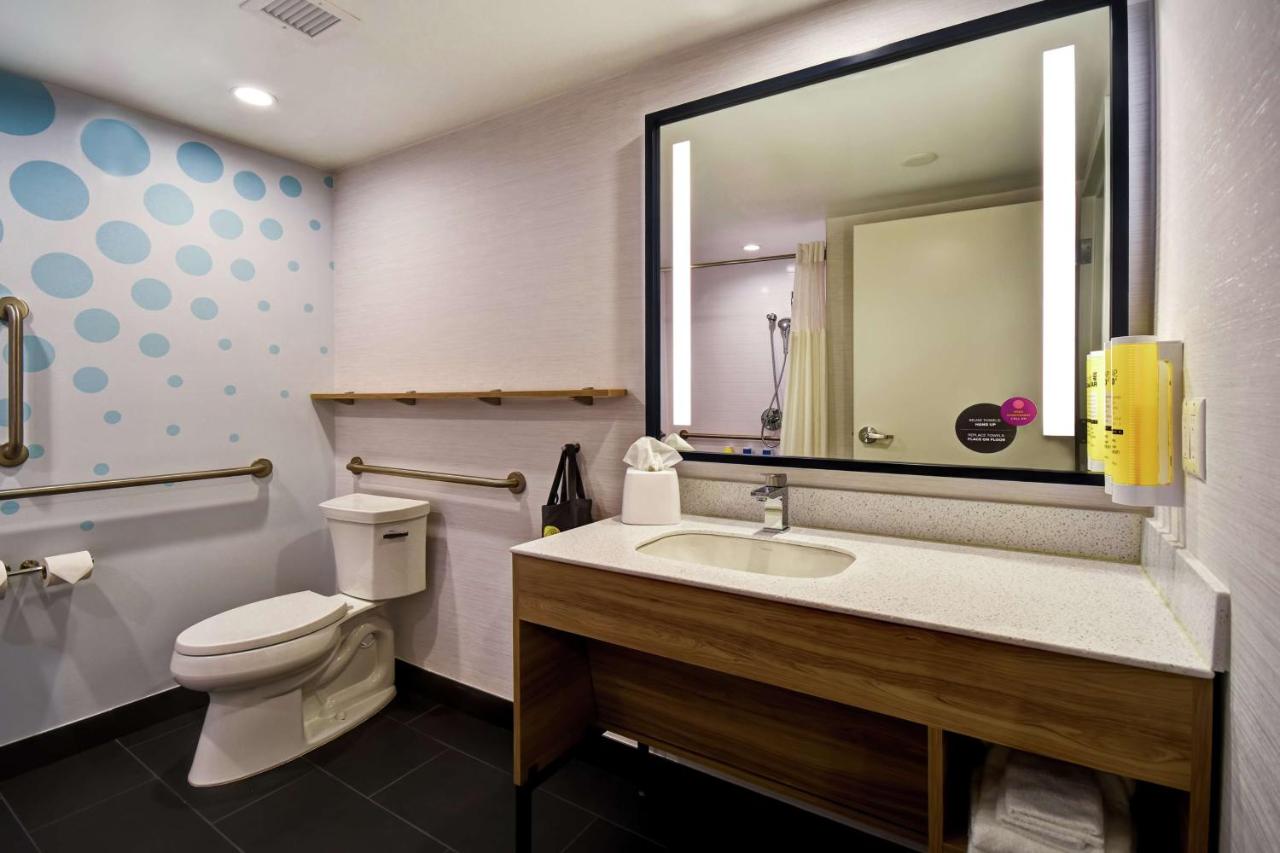 King Room - Mobility Accessible with Roll In Shower at Tru by Hilton Sterling Heights Detroit