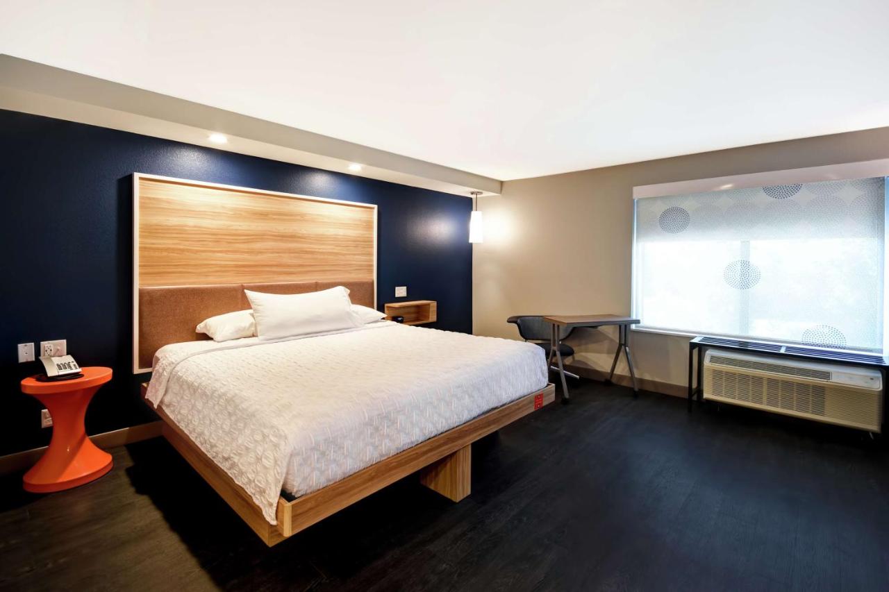 King Room - Mobility Accessible with Roll In Shower at Tru by Hilton Sterling Heights Detroit