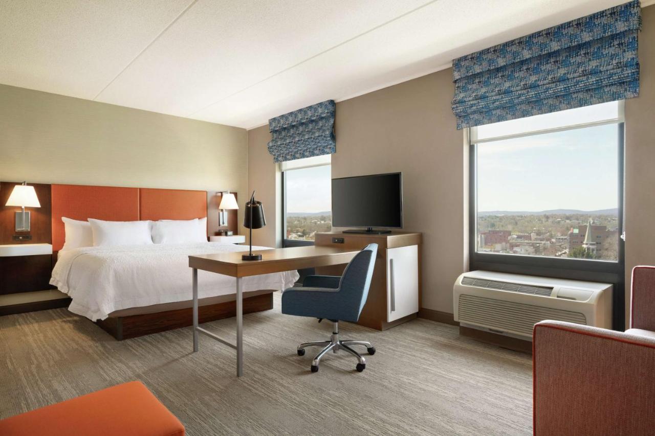 King Studio Suite with Sofabed- Hearing Accessible at Hampton Inn & Suites Ephrata - Mountain Springs