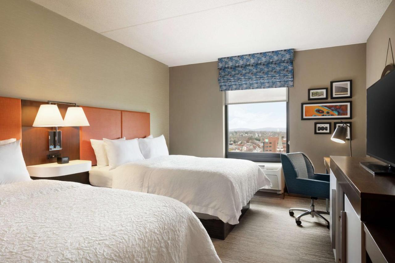 Queen Room at Hampton Inn & Suites Ephrata - Mountain Springs