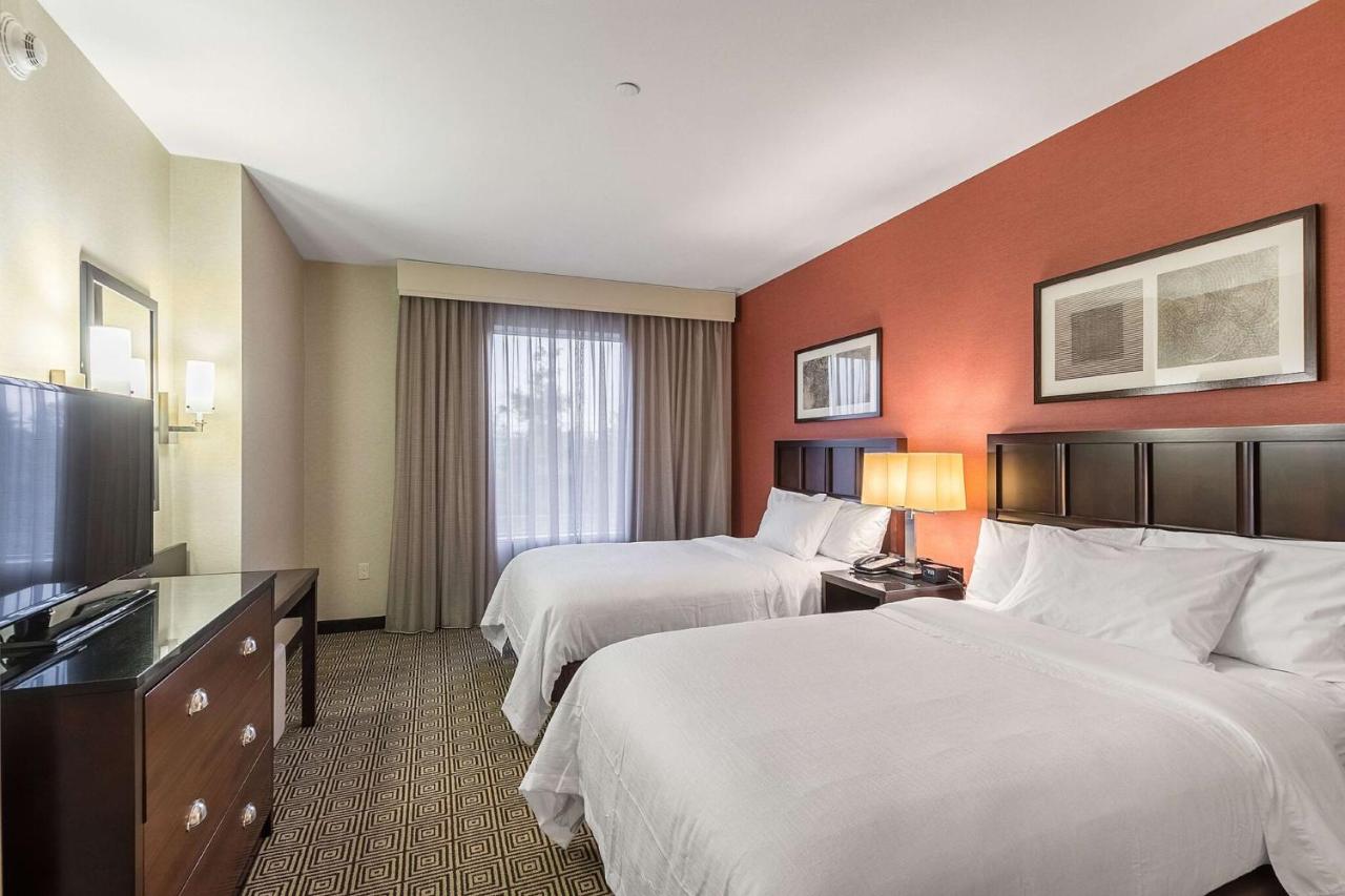 Double Suite at Embassy Suites Newark Airport