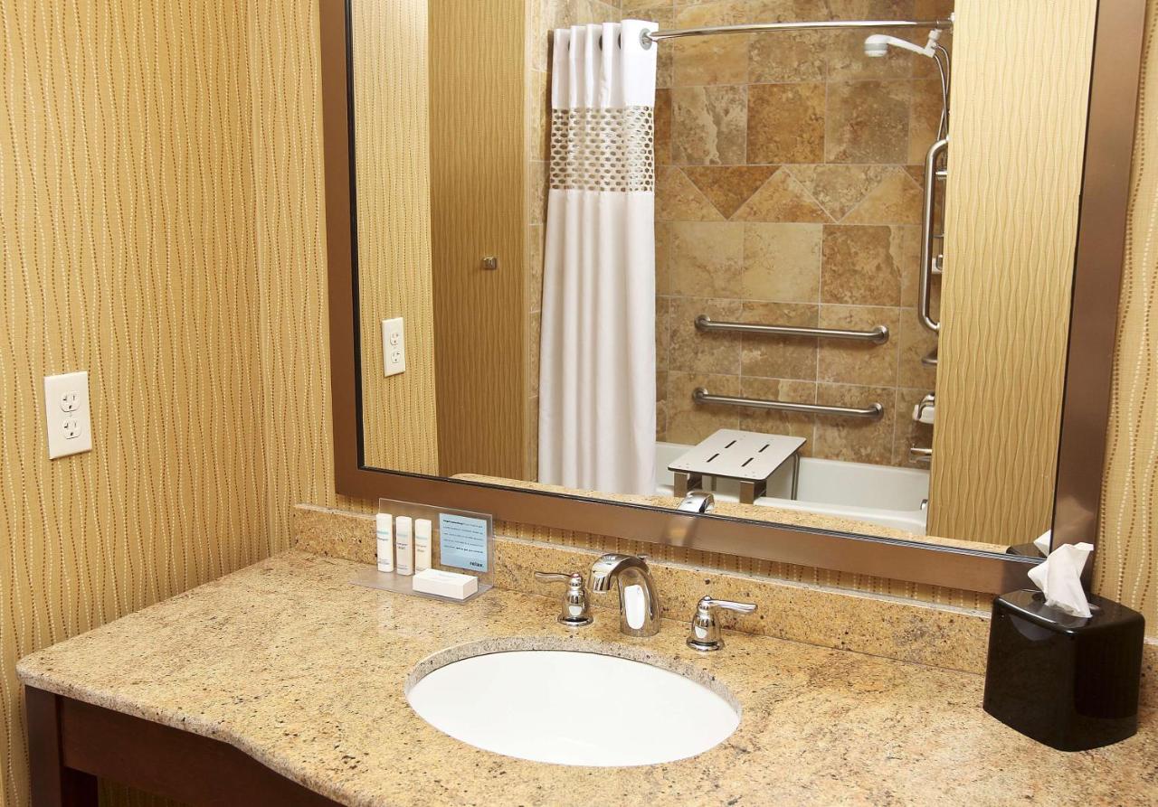 King Room - Disability Access/Non-Smoking at Hampton Inn & Suites by Hilton Fargo Medical Center