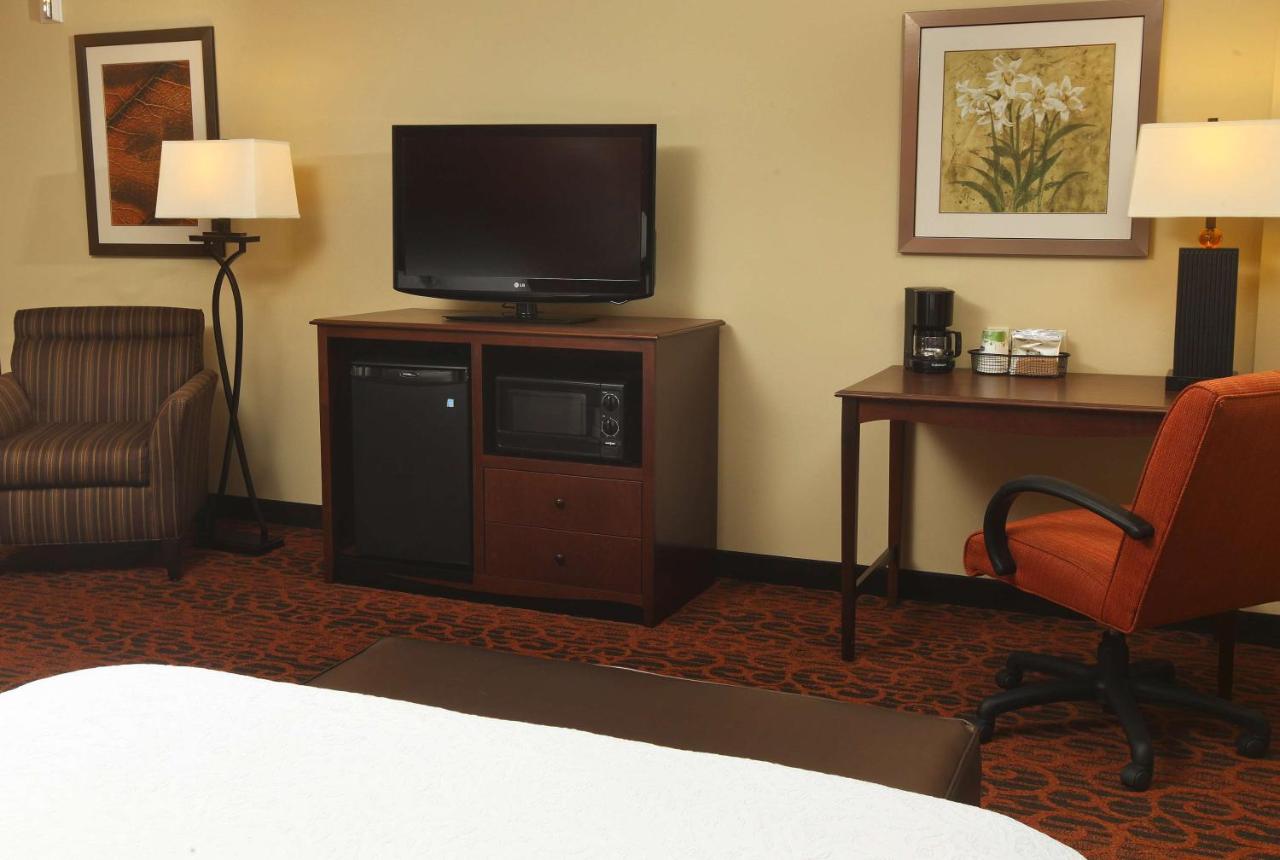 Queen Room with Two Queen Beds at Hampton Inn & Suites by Hilton Fargo Medical Center