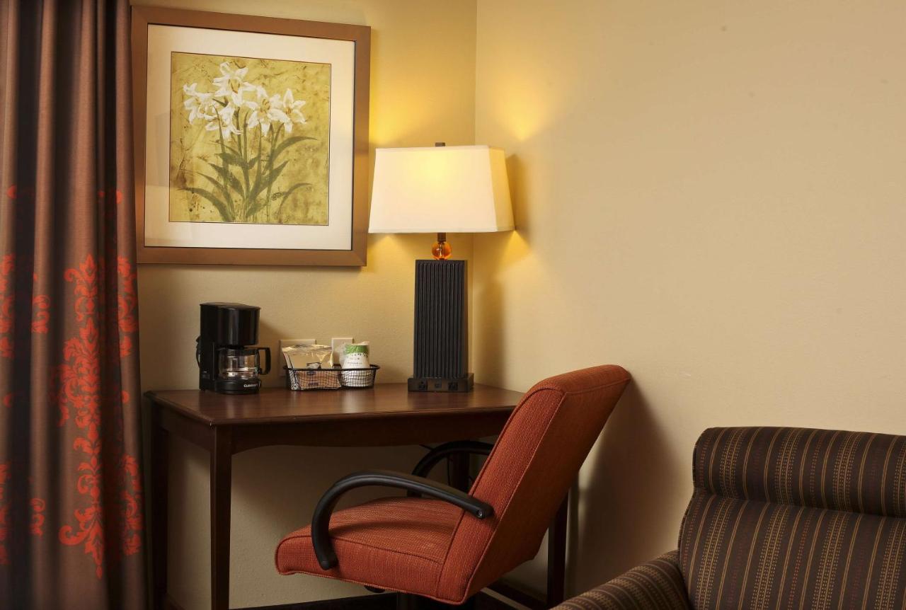 King Room - Disability Access/Non-Smoking at Hampton Inn & Suites by Hilton Fargo Medical Center