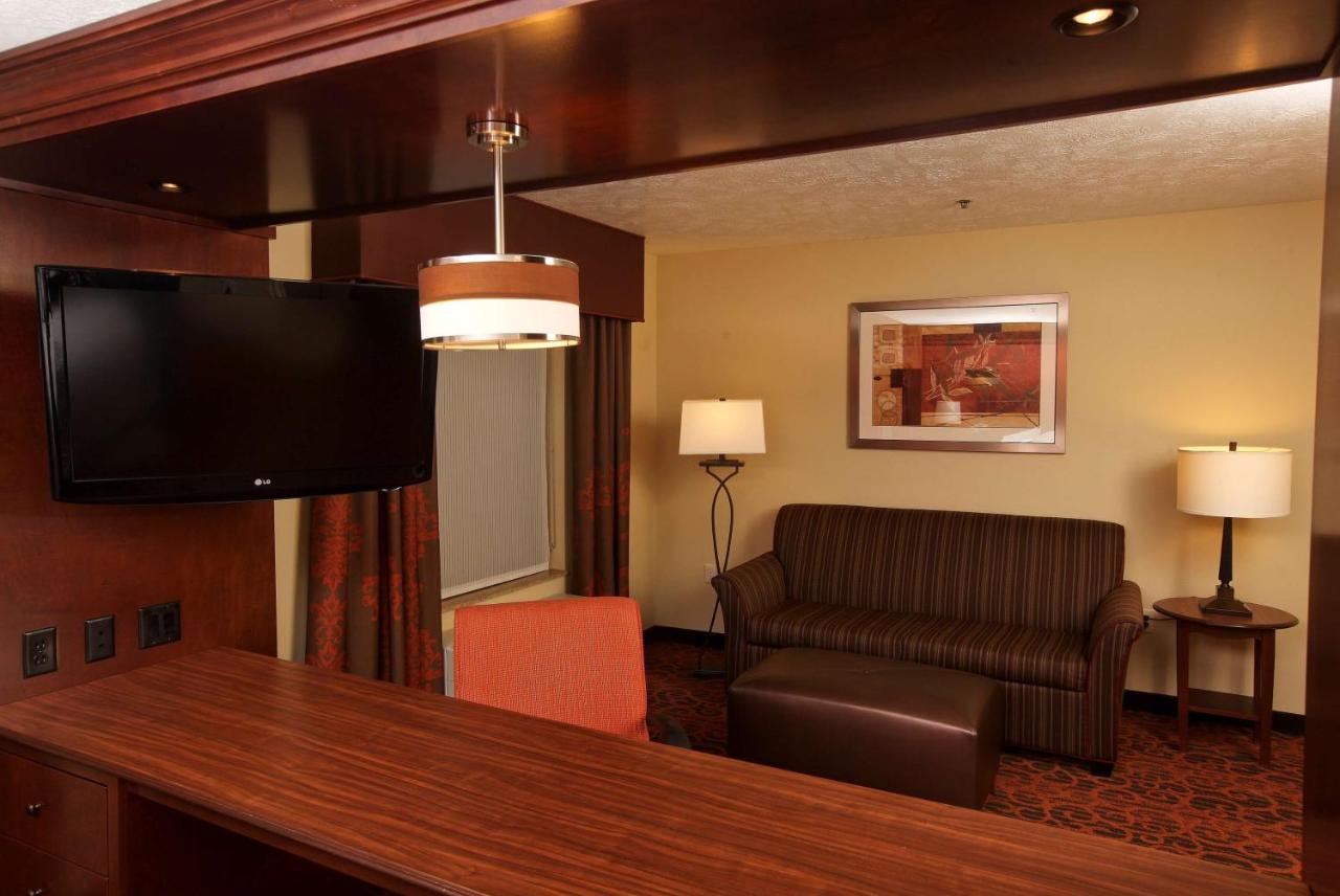 King Suite with Sofa Bed at Hampton Inn & Suites by Hilton Fargo Medical Center