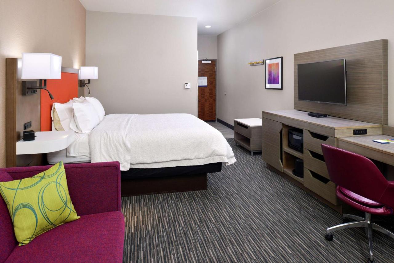 King Room with Sofa Bed at Hampton Inn Fort Stockton