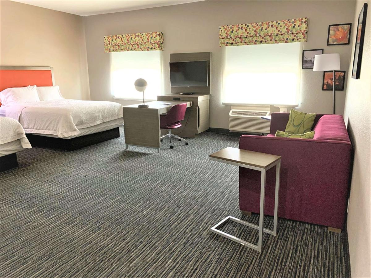 One-Bedroom Queen Suite - Non-Smoking at Hampton Inn Fort Stockton