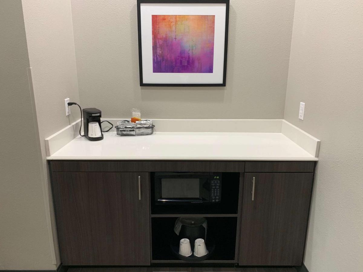 One-Bedroom King Suite - Non-Smoking at Hampton Inn Fort Stockton