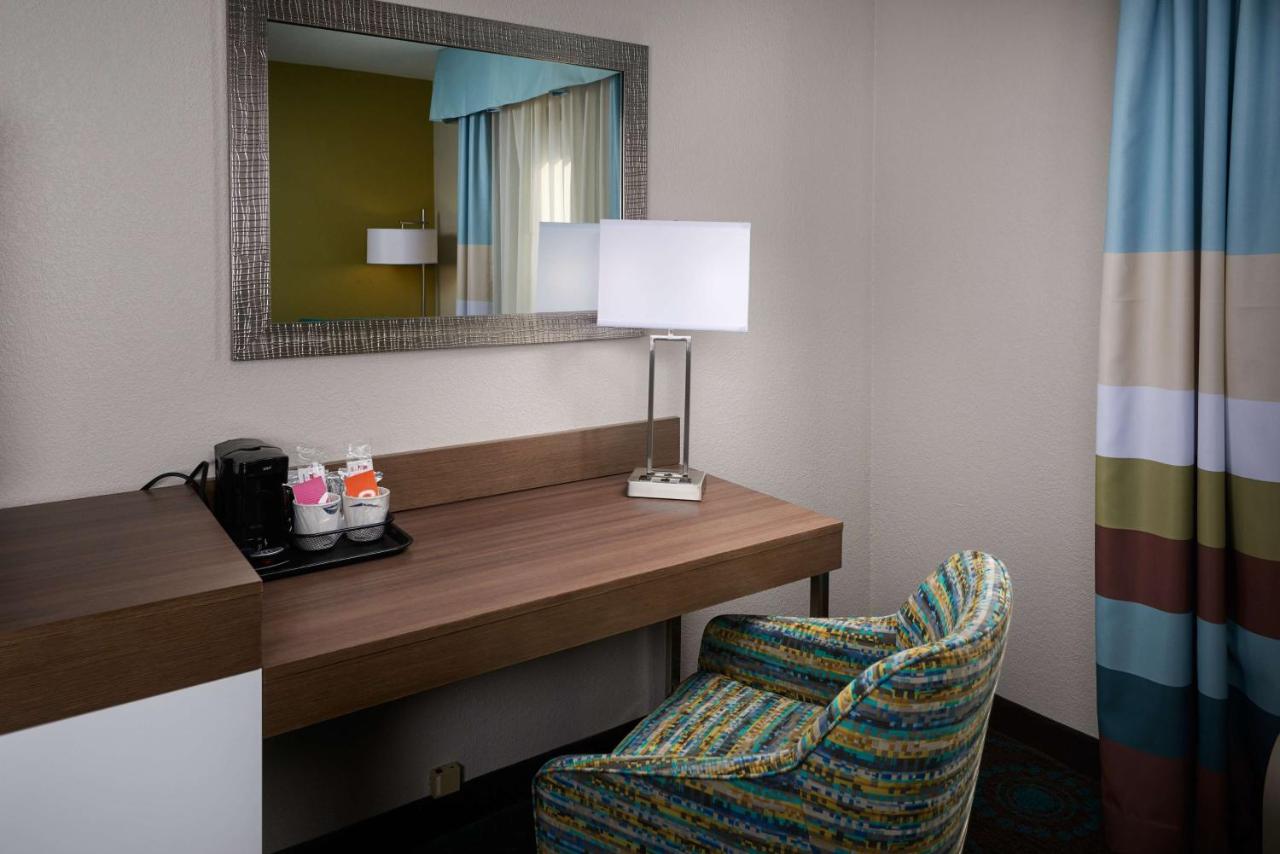King Room with Refrigerator and Microwave - Non-Smoking  at Hampton Inn Goldsboro NC