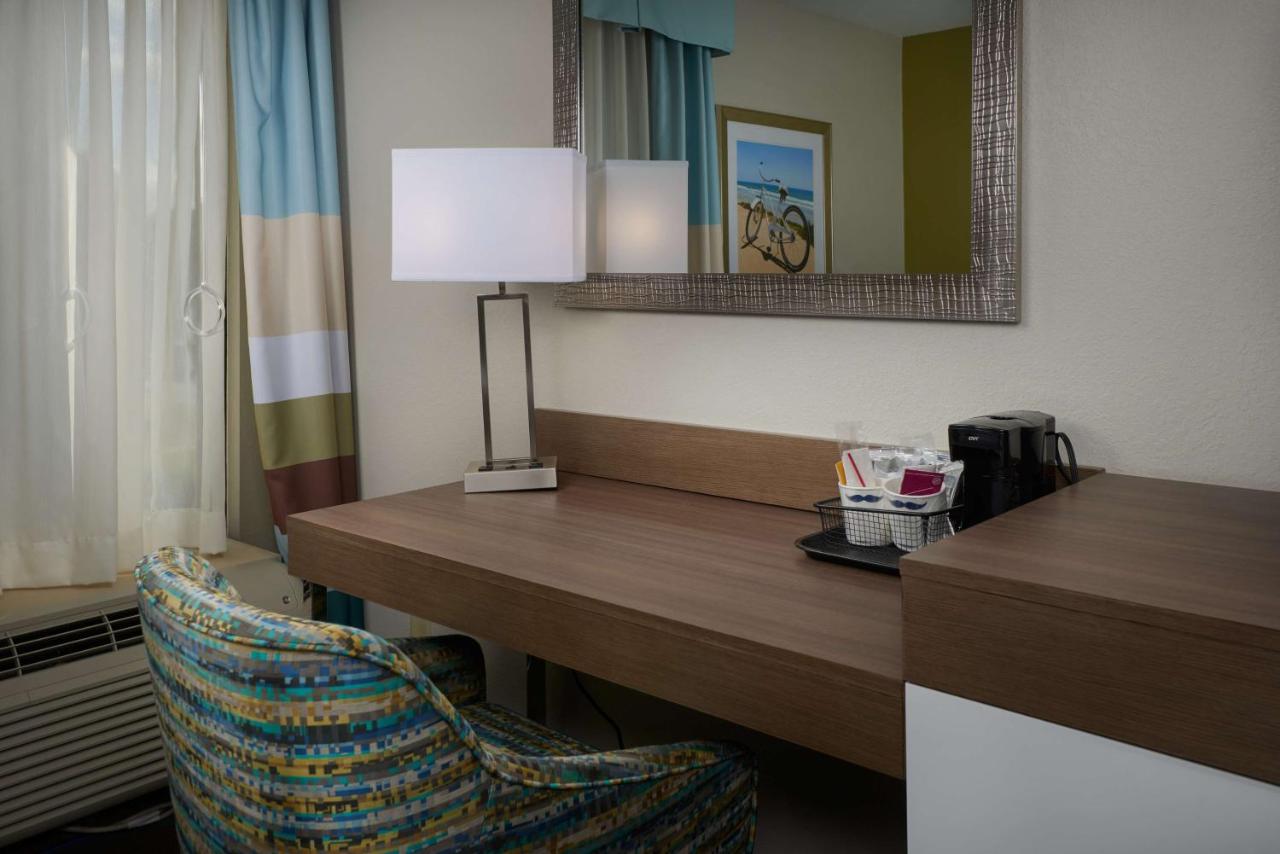 Queen Room - Non-Smoking at Hampton Inn Goldsboro NC