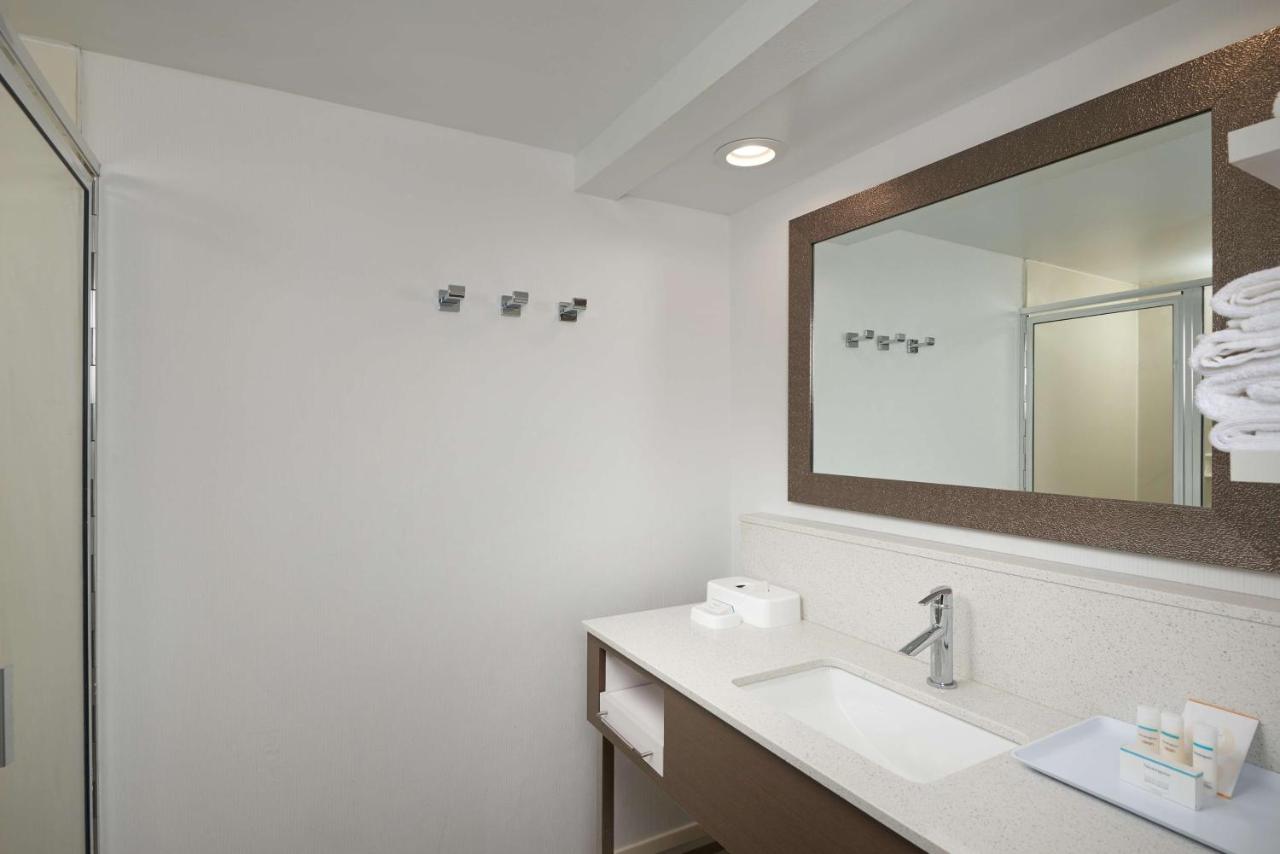 King Suite - Non-Smoking at Hampton Inn Goldsboro NC