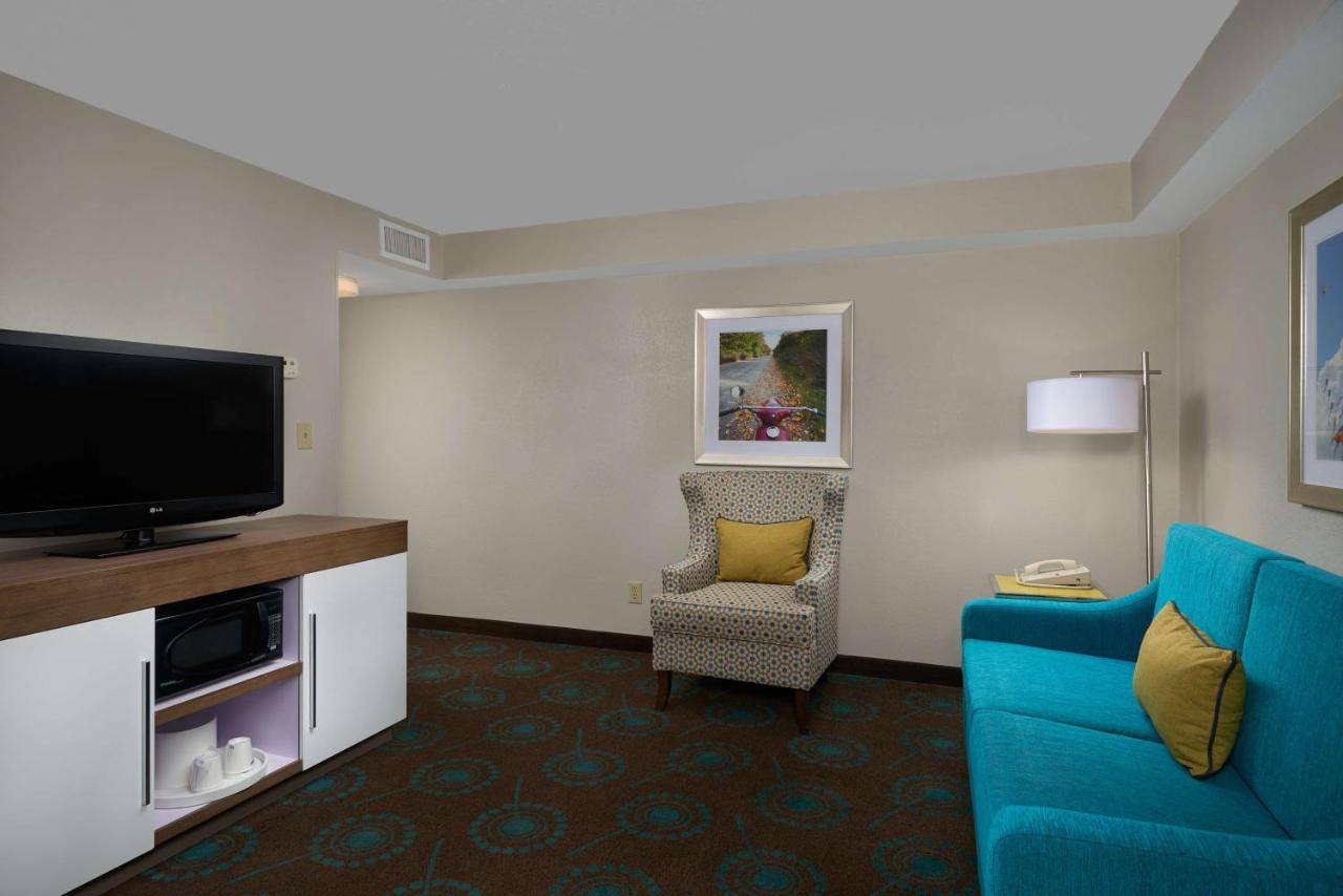 King Suite - Non-Smoking at Hampton Inn Goldsboro NC