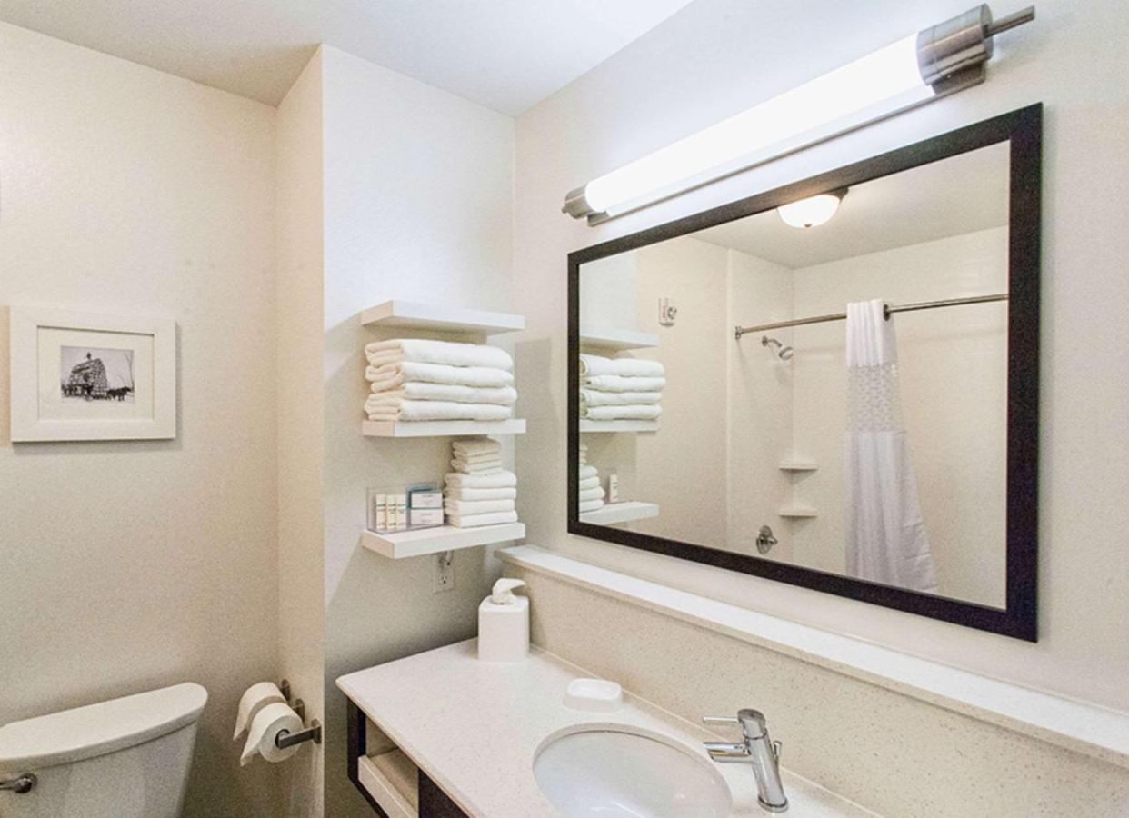 King Room - Disability Access/Non-Smoking at Hampton Inn Hibbing
