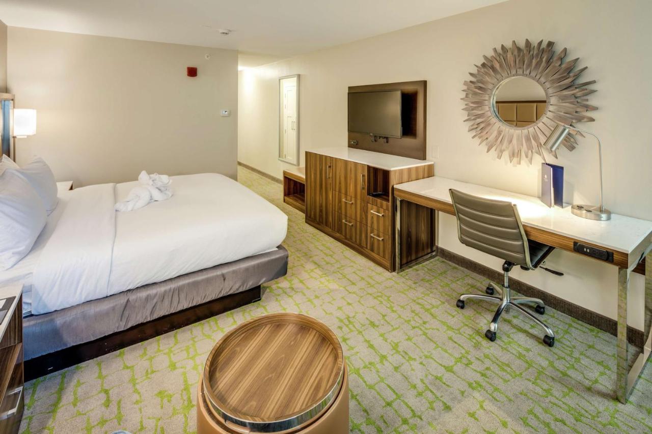 King Room at DoubleTree by Hilton Huntington