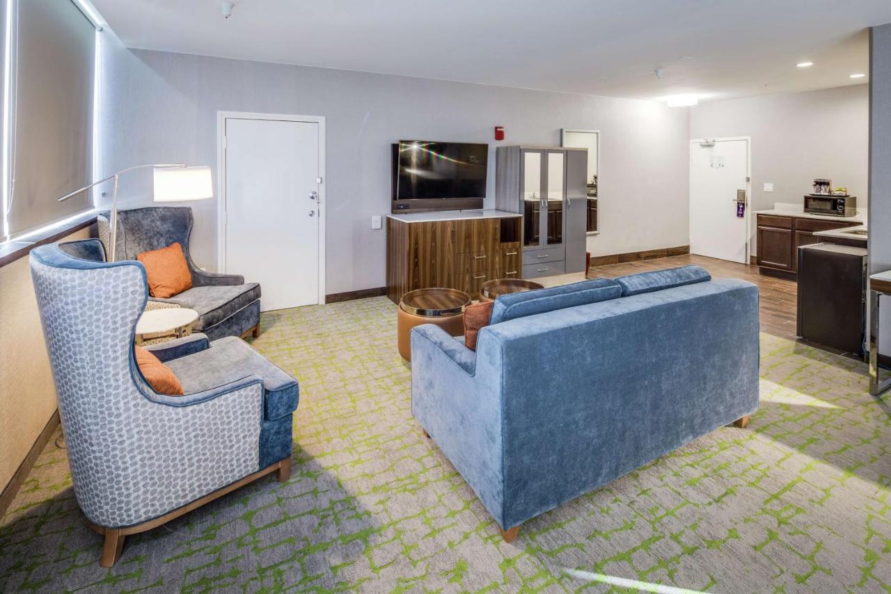 Queen Junior Suite with Two Queen Beds at DoubleTree by Hilton Huntington