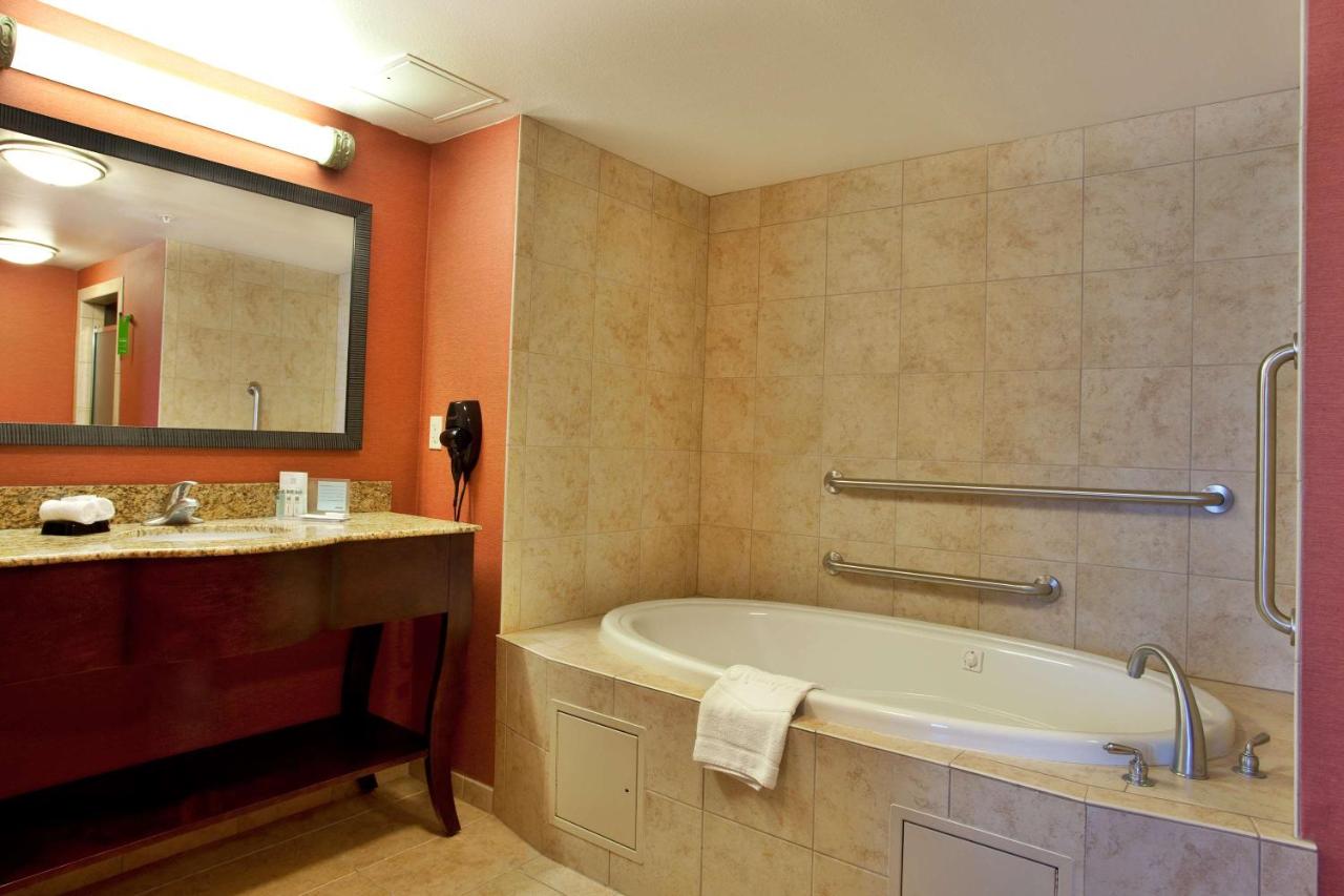 Queen Room with Two Queen Beds - Disability Access at Hampton Inn & Suites Morgan City
