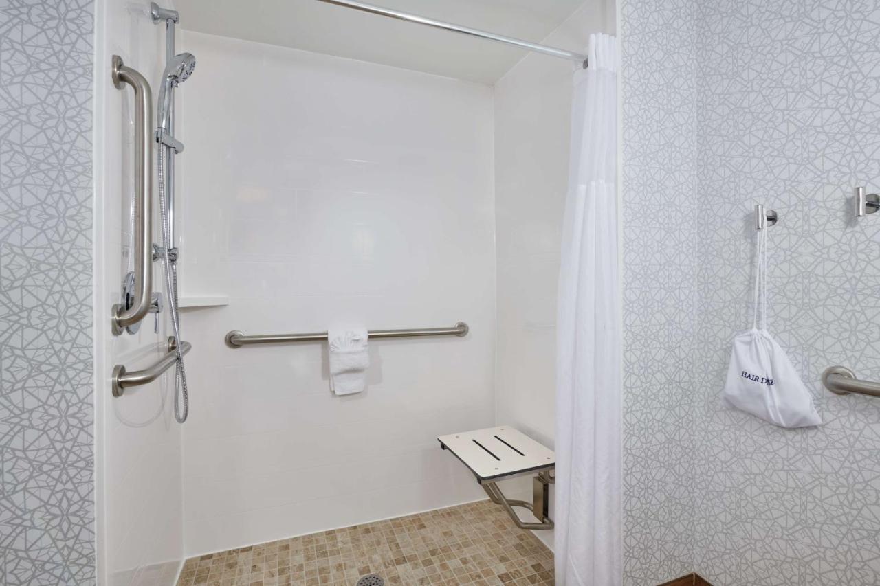 King Room with Roll-In Shower - Disability Access at Hampton Inn Wilmington-Medical Park