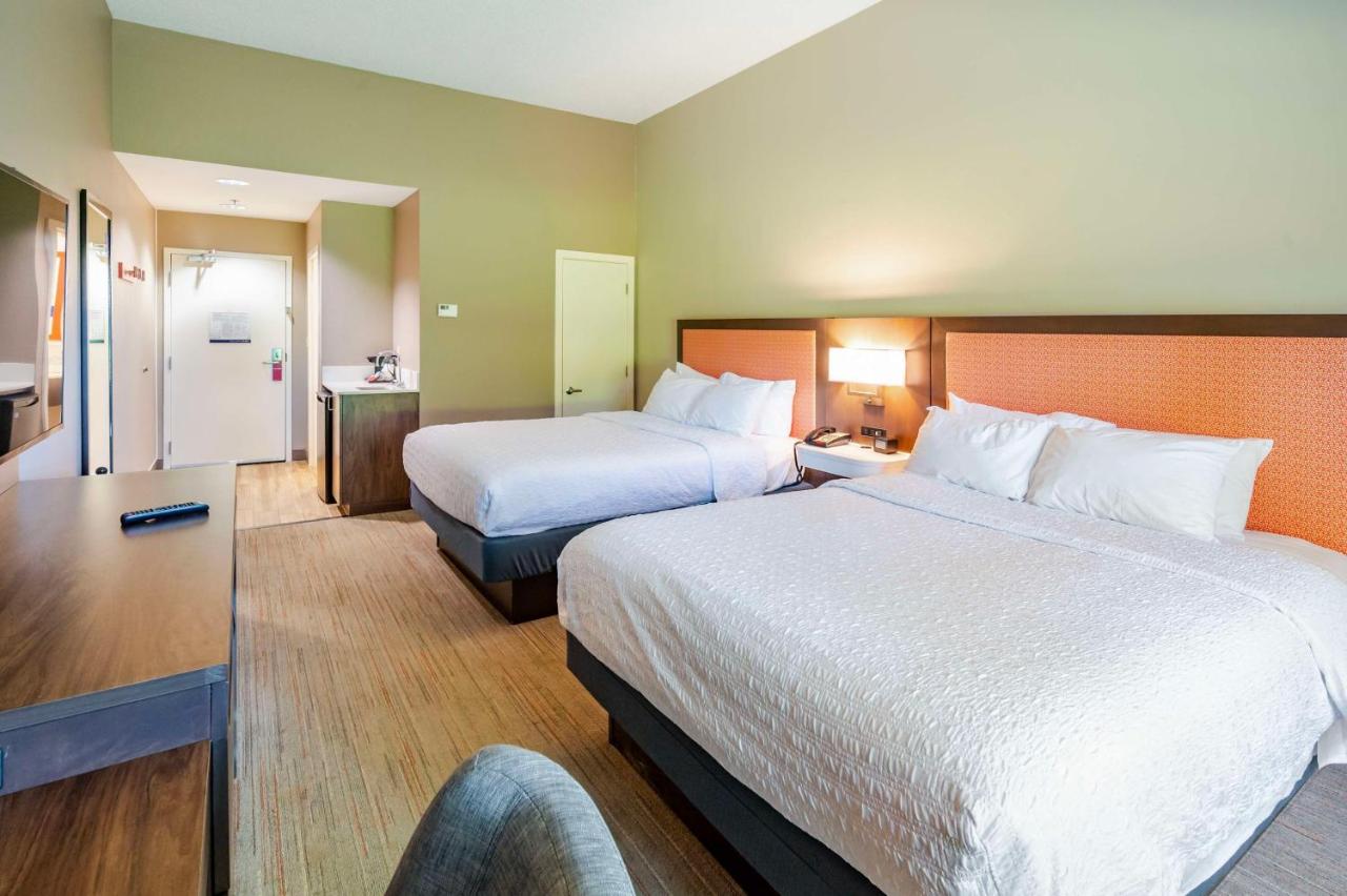 Queen Room with Two Queen Beds - Non-Smoking at Hampton Inn Wilmington-Medical Park