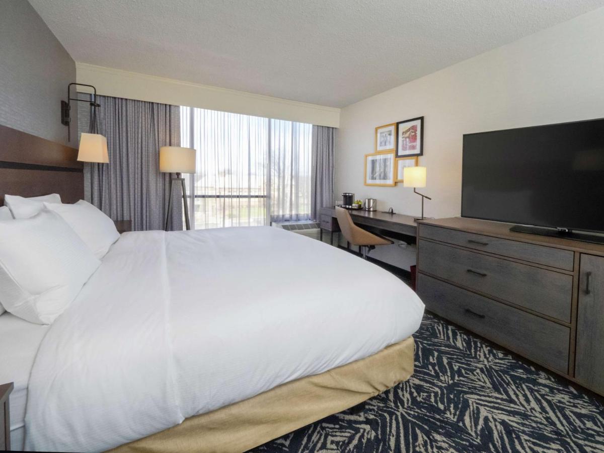 Standard King Room at DoubleTree by Hilton Jamestown