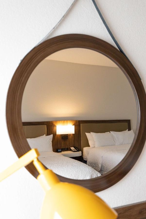 Queen Room with Two Queen Beds - Non-Smoking at Hampton Inn by Hilton of Kuttawa/Eddyville