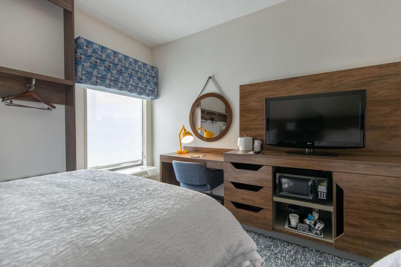 Queen Room with Two Queen Beds - Non-Smoking at Hampton Inn by Hilton of Kuttawa/Eddyville