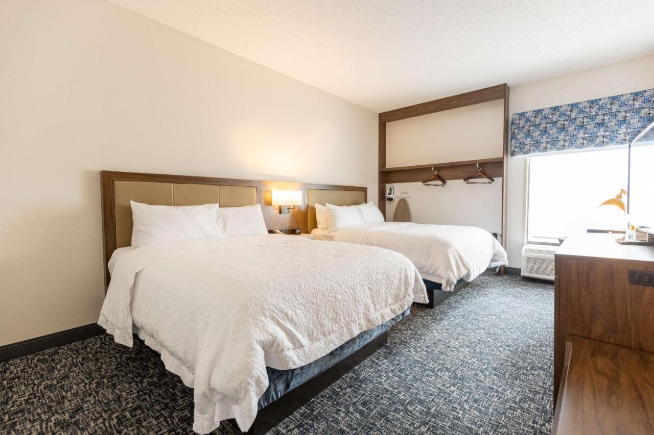 Queen Room with Two Queen Beds - Non-Smoking at Hampton Inn by Hilton of Kuttawa/Eddyville