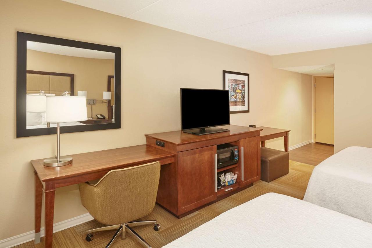 Queen Room - Non-Smoking at Hampton Inn Lafayette