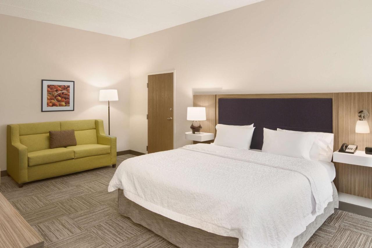 King Room with Bath Tub - Mobility/Hearing Accessible - Non-Smoking at Hampton Inn Lagrange near Callaway Gardens