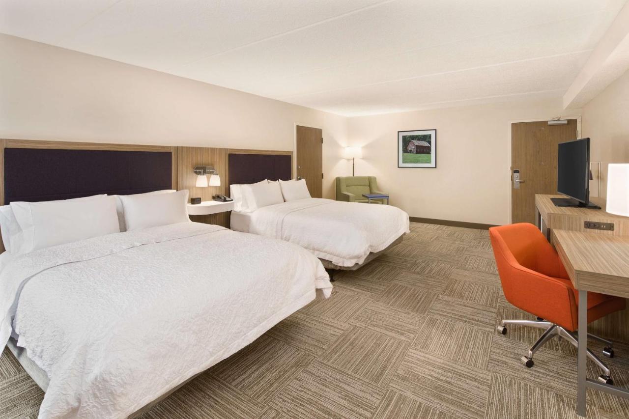 Queen Room with Bath Tub - Mobility/Hearing Accessible - Non-Smoking at Hampton Inn Lagrange near Callaway Gardens