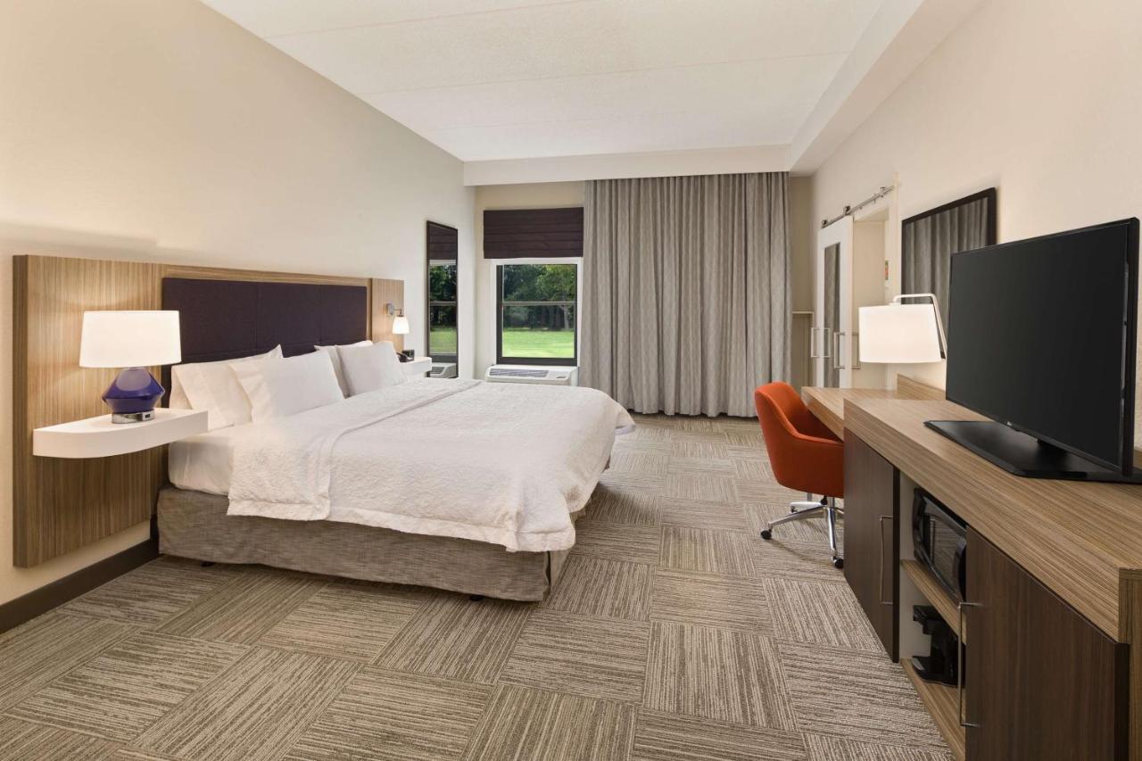 King Room with Bath Tub - Mobility/Hearing Accessible - Non-Smoking at Hampton Inn Lagrange near Callaway Gardens