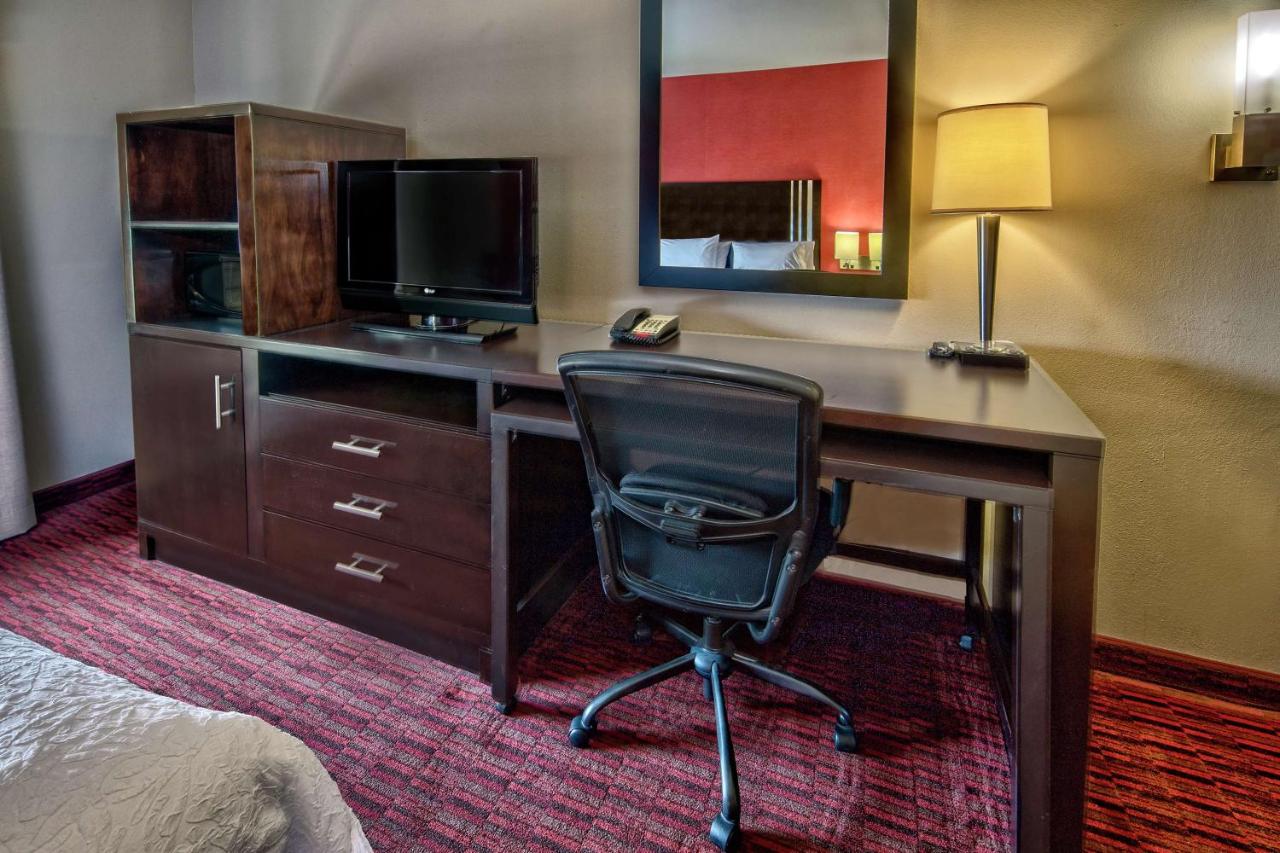 Two Queen Mobility/Hearing Accessible Tub Non-Smoking at Hampton Inn & Suites Lebanon