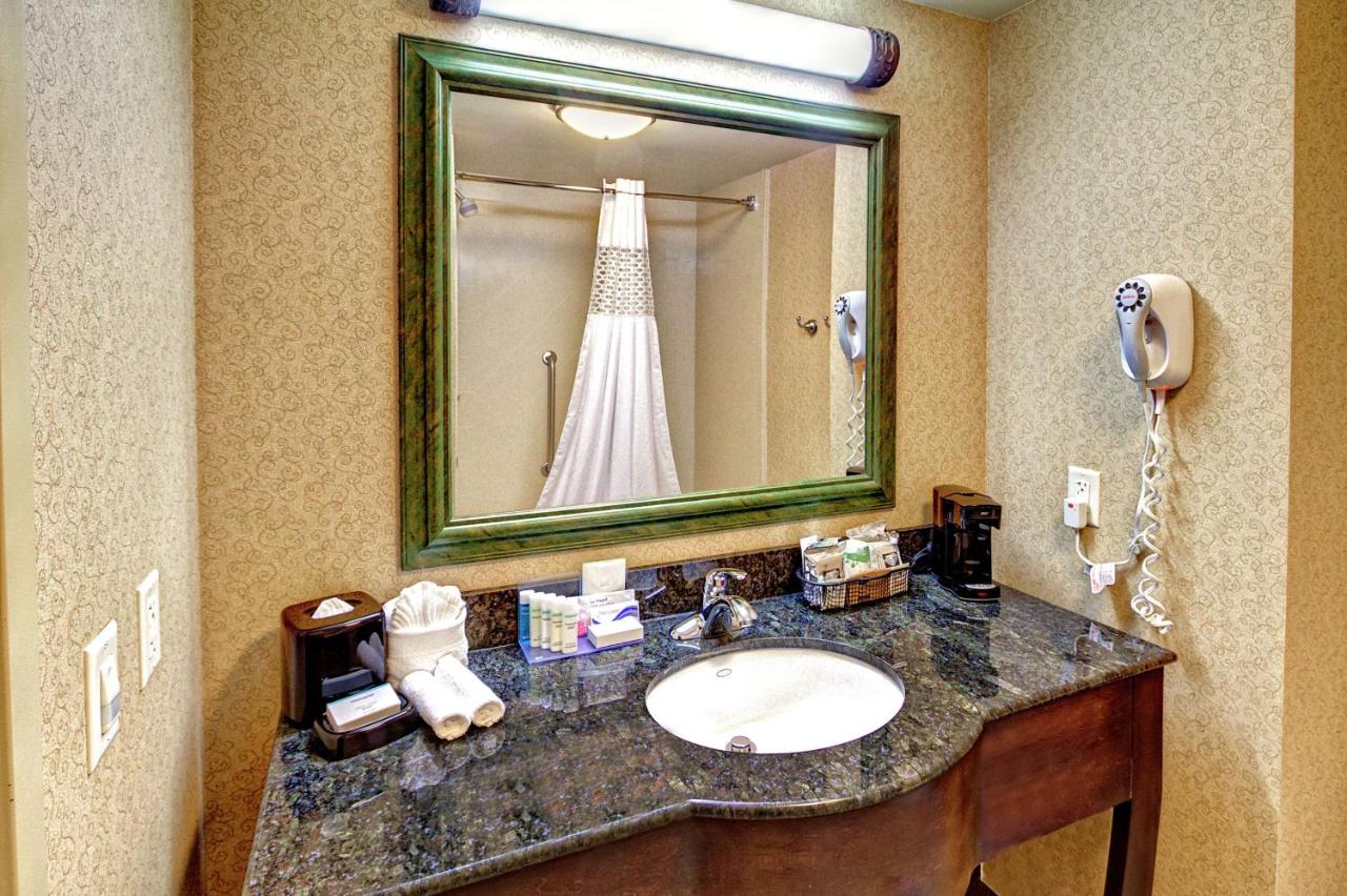 King Room - Non-Smoking at Hampton Inn & Suites Lebanon
