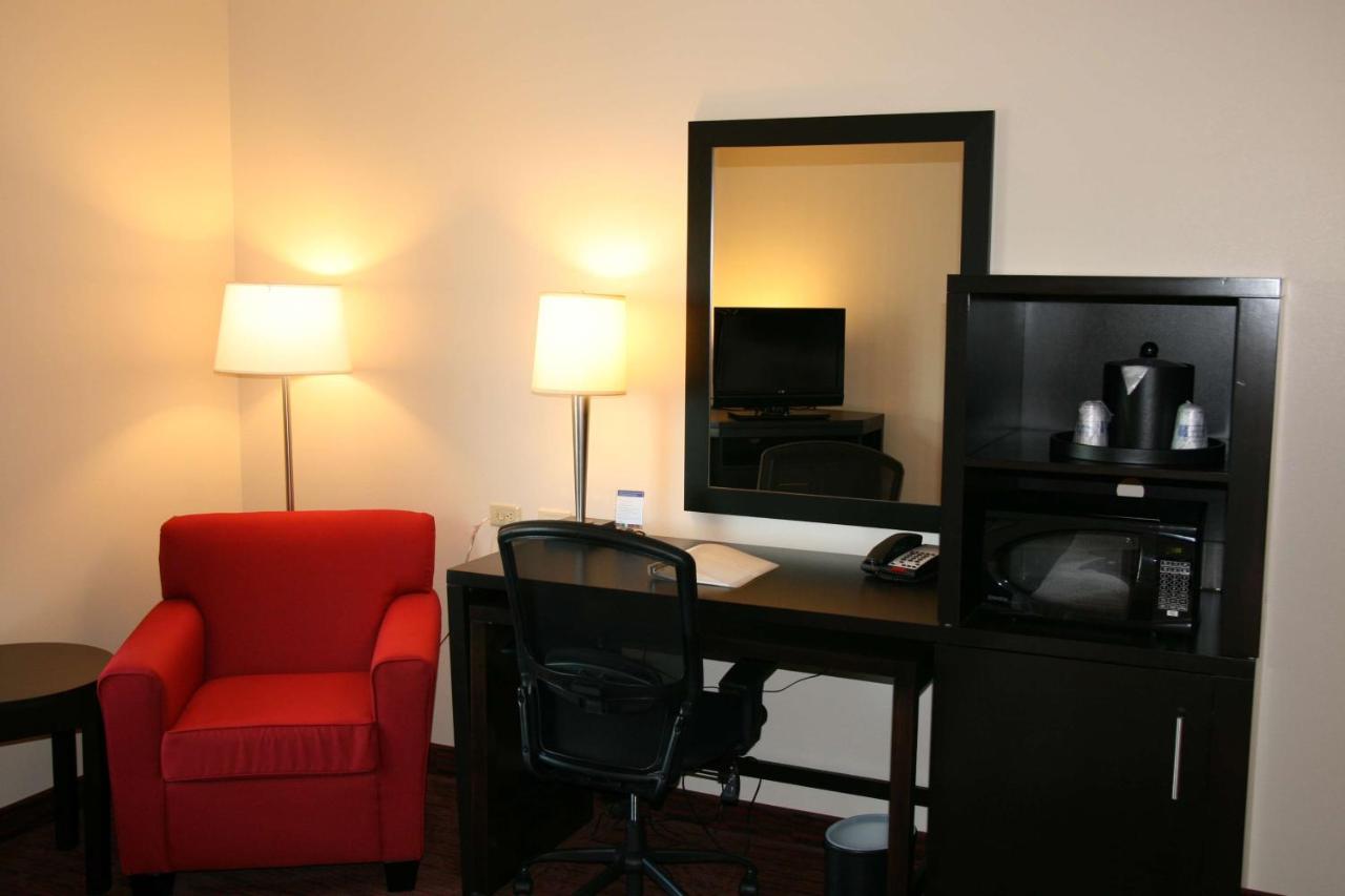 King Room - Non-Smoking at Hampton Inn & Suites Lebanon