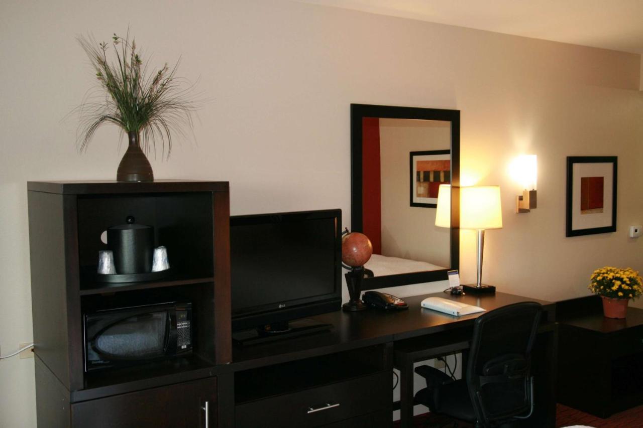 Queen Room with Two Queen Beds - Non-Smoking at Hampton Inn & Suites Lebanon
