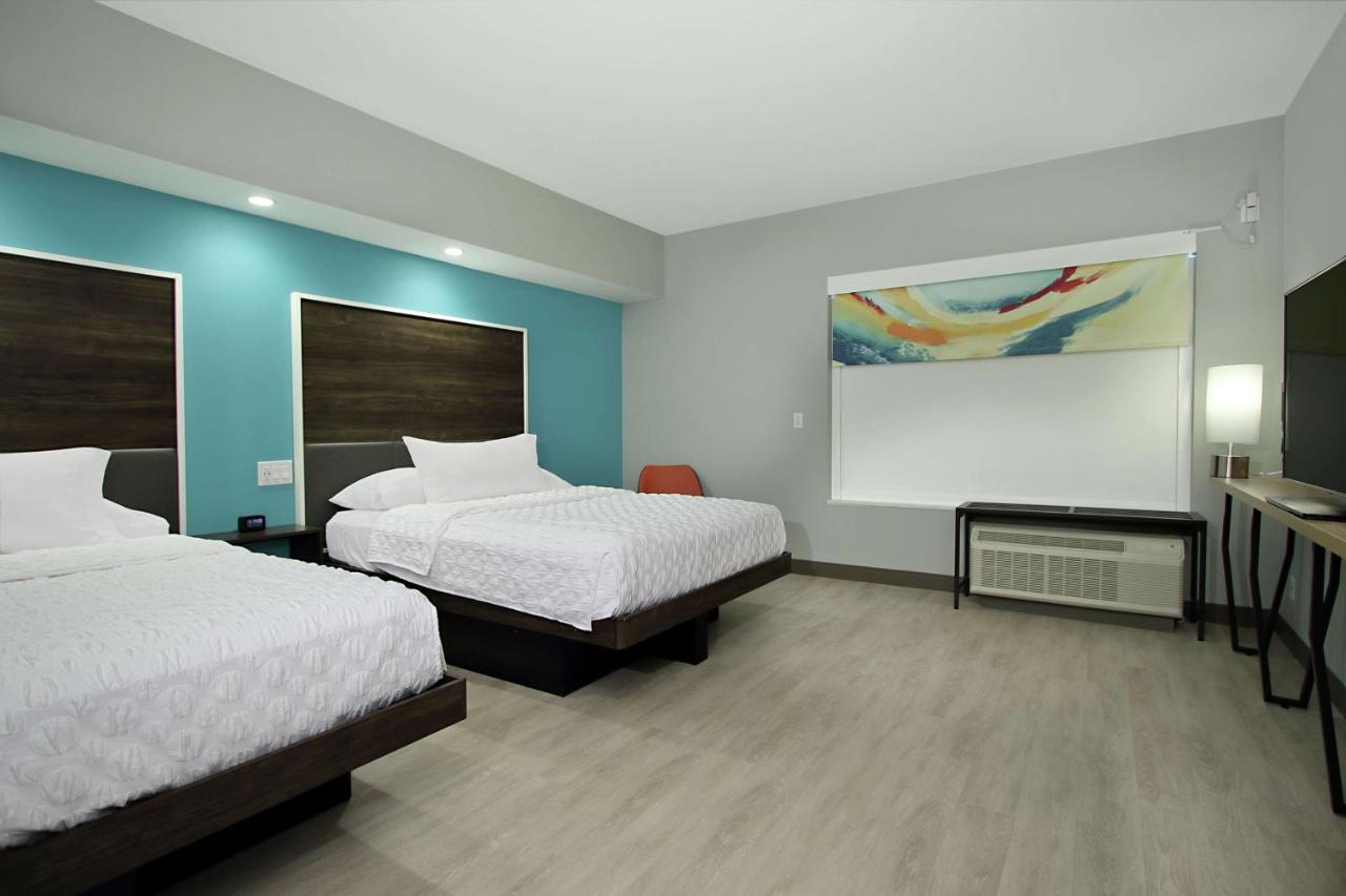 Queen Room with Two Queen Beds - Hearing Accessible at Tru By Hilton Meridian